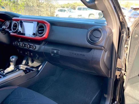 Used 2017 Toyota Tacoma TRD Off-Road w/ Tow Package (A/T) image 17