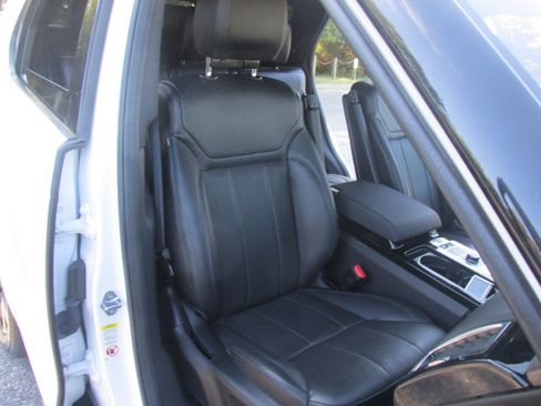 Used 2018 Land Rover Discovery HSE image 76