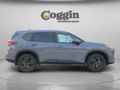Used 2026 Nissan Rogue SV w/ Cold Weather Package FWD image 6