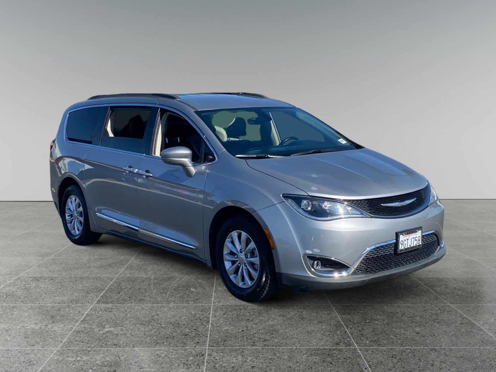 Used 2017 Chrysler Pacifica Touring-L FWD image 7
