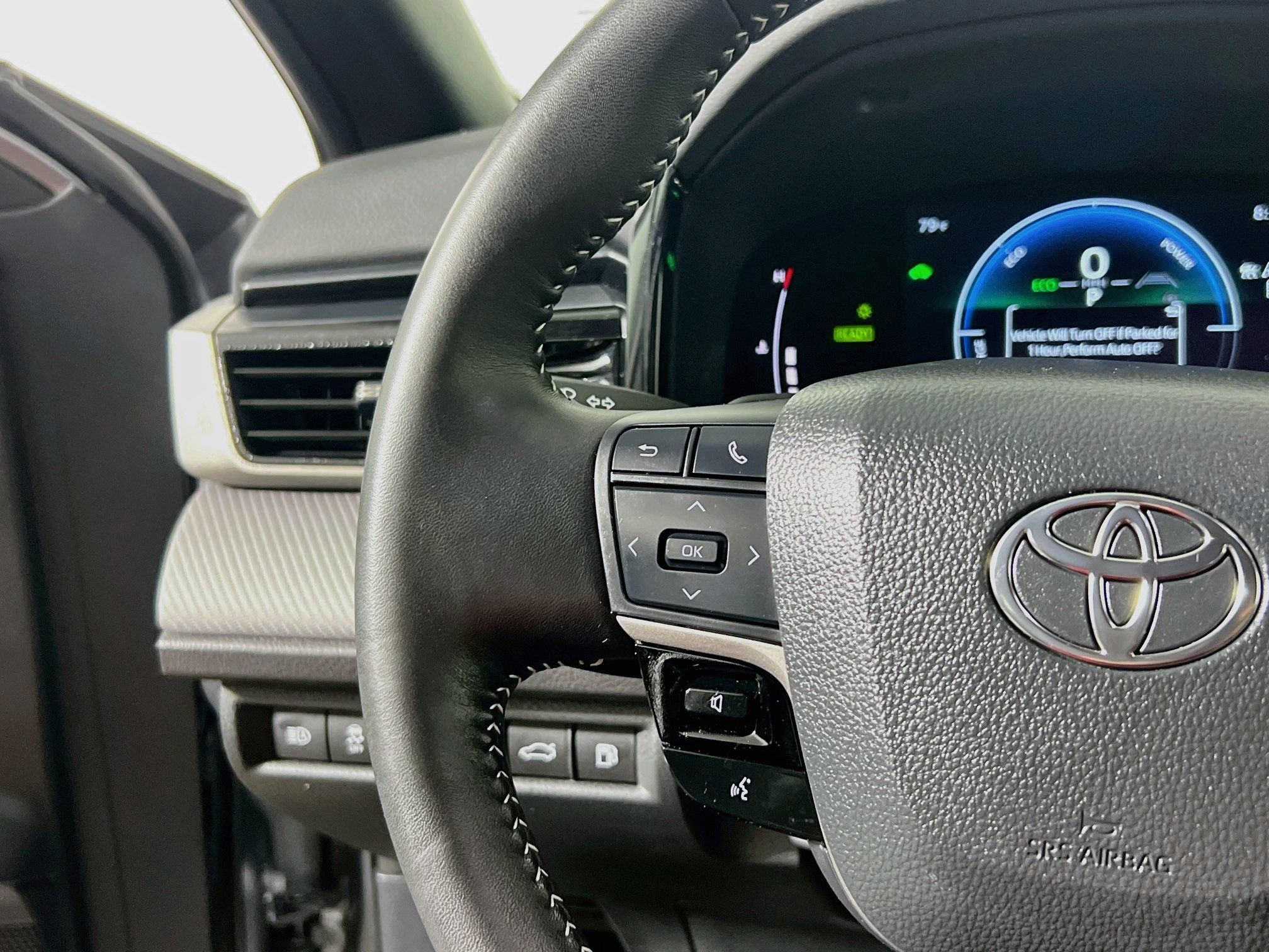 Used 2025 Toyota Camry SE FWD image 18