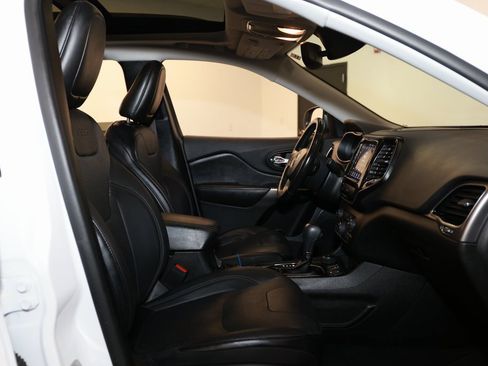 Used 2021 Jeep Cherokee Limited image 17