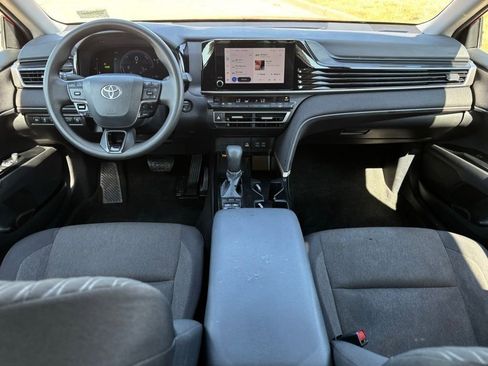 Used 2025 Toyota Camry LE image 8