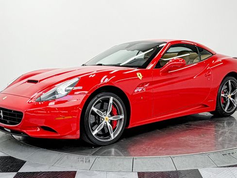 Used 2014 Ferrari California RWD image 35