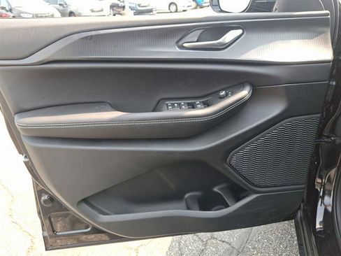 New 2025 Jeep Grand Cherokee L Altitude image 10