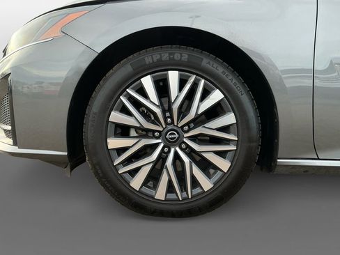 Used 2024 Nissan Altima 2.5 SV image 14