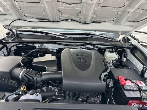Used 2020 Toyota Tacoma TRD Off-Road AWD/4WD image 26