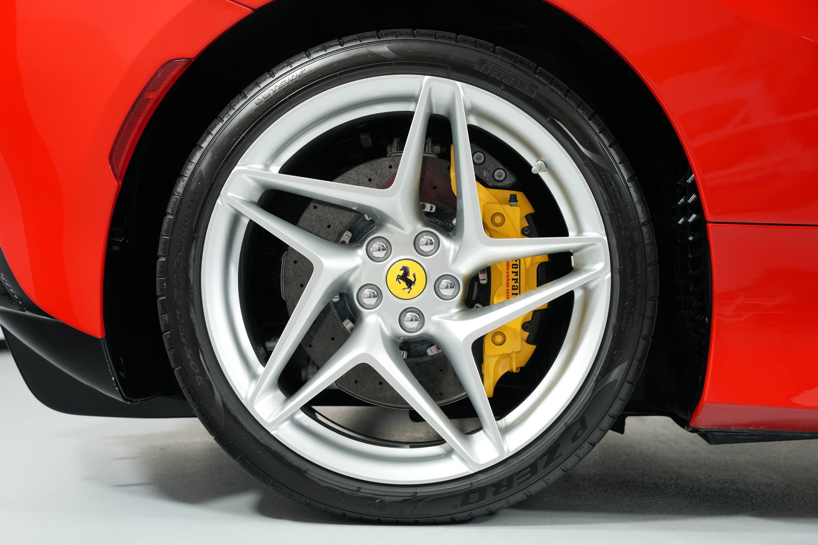 Certified 2022 Ferrari F8 Spider RWD image 17