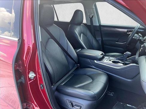 Used 2020 Toyota Highlander Limited FWD image 9