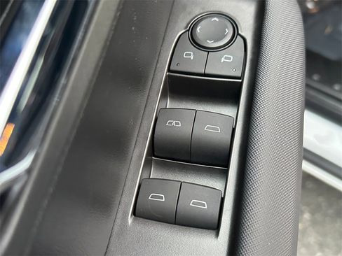 Used 2024 Chevrolet Colorado Z71 w/ Z71 Convenience Package 2 image 21