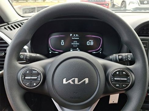 Used 2025 Kia Soul LX w/ LX Technology Package image 18