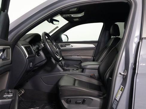 Used 2021 Volkswagen Atlas Cross Sport SE w/ V6 Towing Package image 10