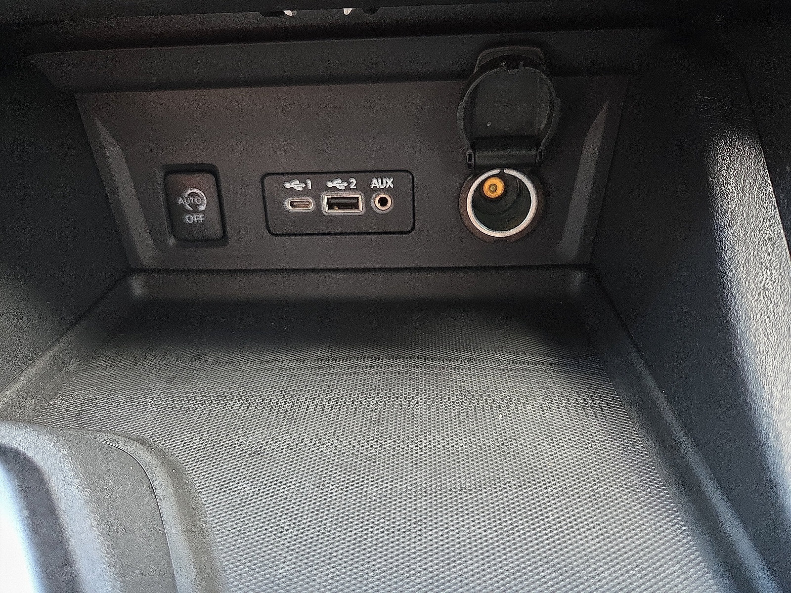 Used 2025 Nissan Sentra SV FWD image 19