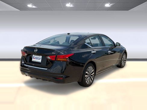 Used 2023 Nissan Altima 2.5 SV FWD image 9