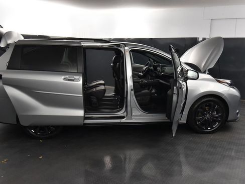 Used 2023 Toyota Sienna XSE w/ XSE Plus Package image 40