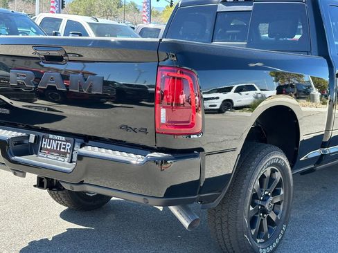 New 2026 RAM 2500 Laramie AWD/4WD image 14