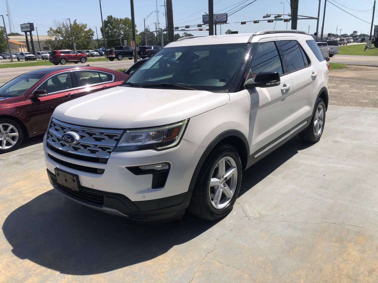 Used 2018 Ford Explorer XLT w/ Equipment Group 202A FWD image 5