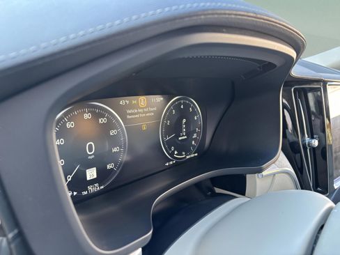 Used 2018 Volvo XC60 T6 Inscription w/ Luxury Seat Package image 30