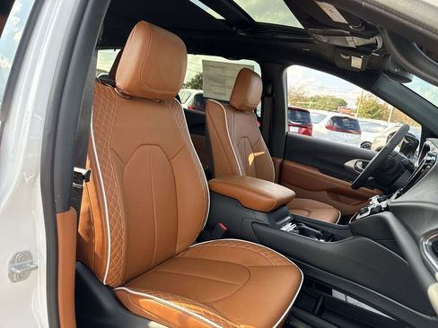 New 2026 Chrysler Pacifica Pinnacle image 29