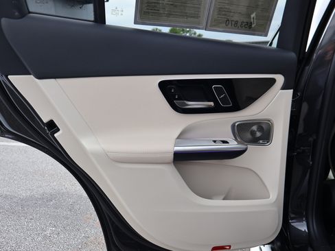 Used 2026 Mercedes-Benz GLC 300 image 16