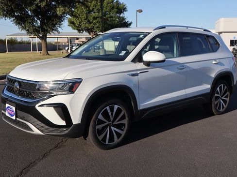 Used 2024 Volkswagen Taos SE image 8