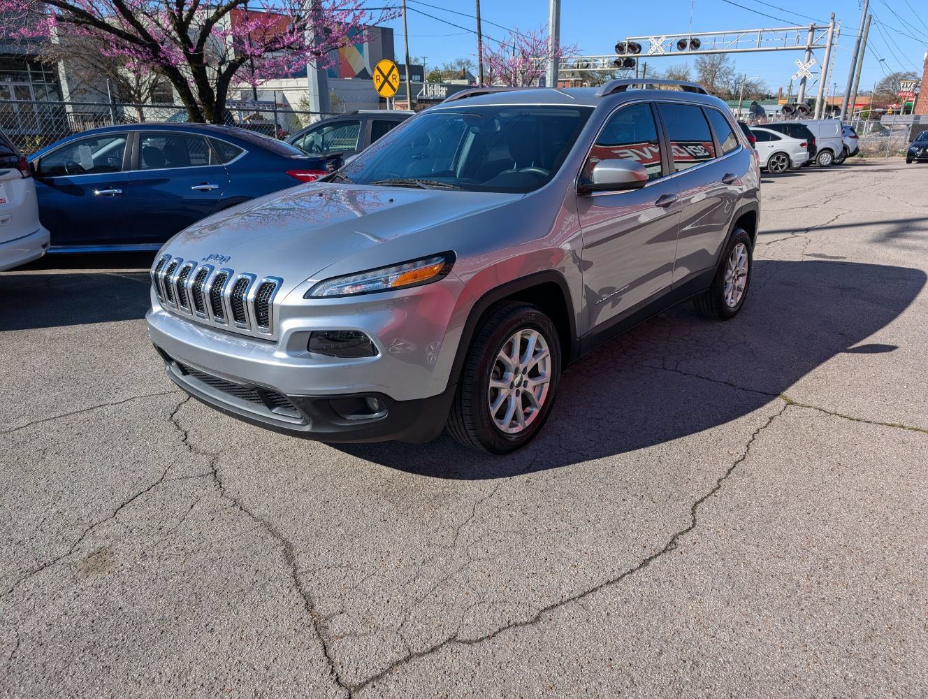Used 2018 Jeep Cherokee Latitude FWD image 3
