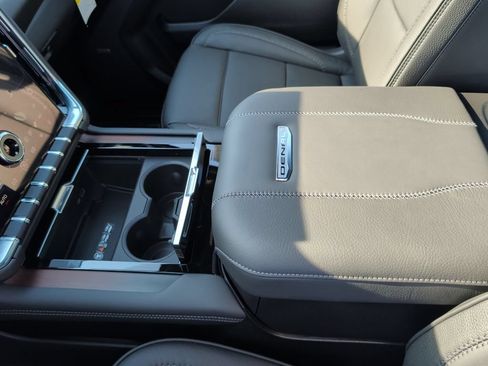 New 2026 GMC Yukon Denali w/ Denali Reserve Package AWD/4WD image 30