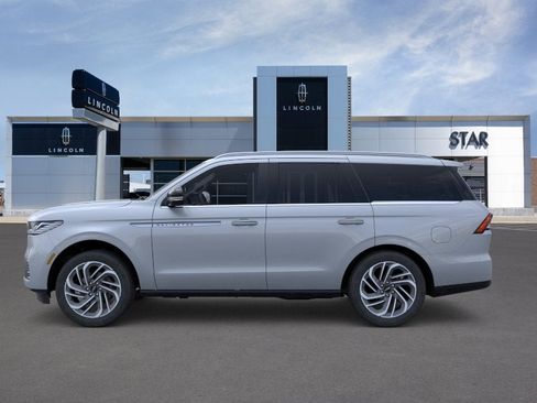 New 2025 Lincoln Navigator Reserve AWD/4WD image 3