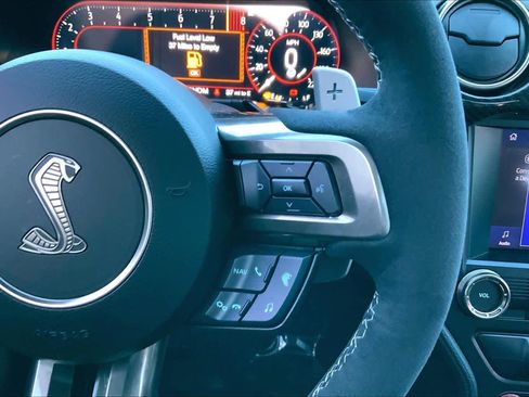 Used 2022 Ford Mustang Shelby GT500 w/ Carbon Fiber Track Pack image 24