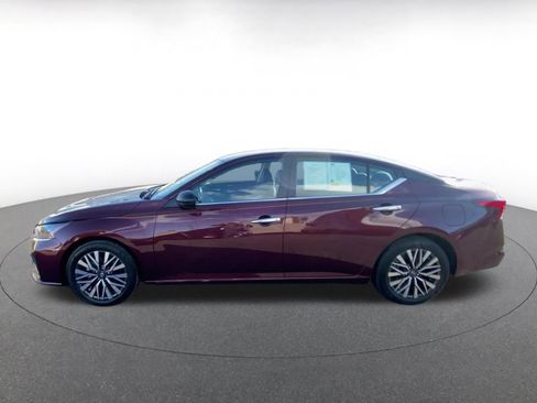 Used 2025 Nissan Altima 2.5 SV image 9