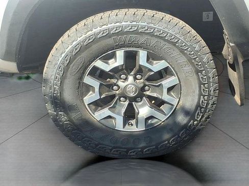 Certified 2022 Toyota Tacoma TRD Off-Road AWD/4WD image 26
