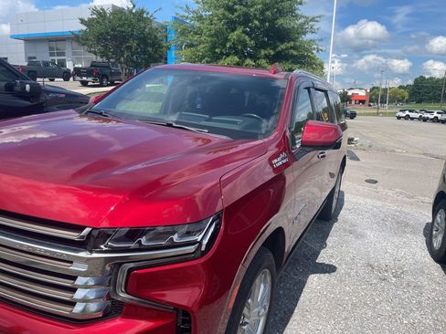 Used 2022 Chevrolet Suburban High Country AWD/4WD image 2