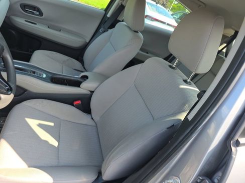 Used 2017 Honda HR-V LX image 10