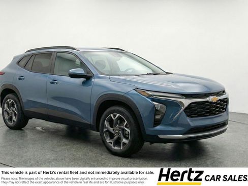 Used 2025 Chevrolet Trax LT w/ LT Convenience Package image 1