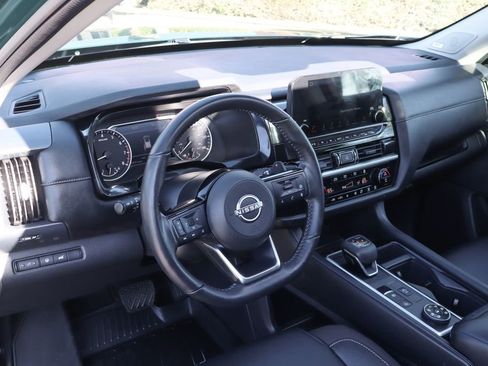 Used 2025 Nissan Pathfinder SL w/ SL Premium Package image 18