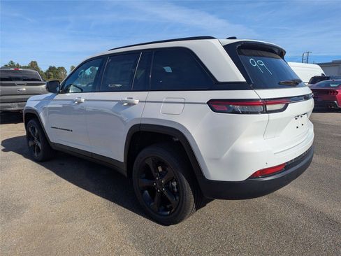 New 2025 Jeep Grand Cherokee Altitude RWD image 3