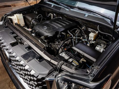 Used 2019 Toyota Tundra SR5 w/ SR5 Upgrade Package image 38