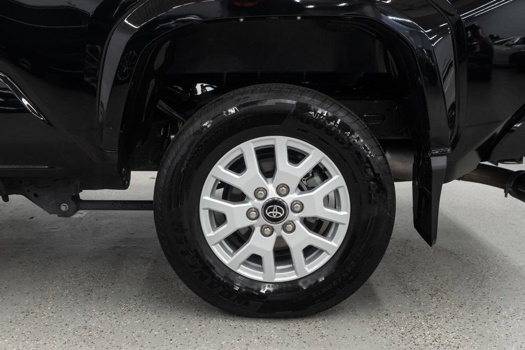 Used 2025 Toyota Tacoma SR5 AWD/4WD image 31