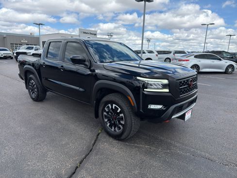 Used 2022 Nissan Frontier PRO-4X AWD/4WD image 3
