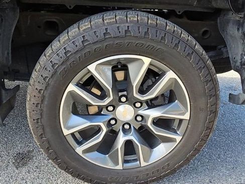 Used 2023 Chevrolet Silverado 1500 LT AWD/4WD image 7