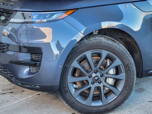 Used 2024 Land Rover Range Rover Sport SE image 3