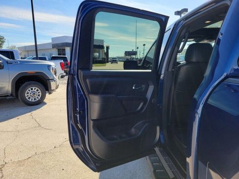 Used 2021 Nissan Titan PRO-4X w/ Pro-4x Convenience Package image 30