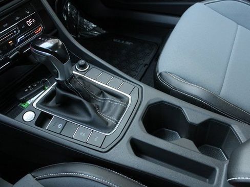 New 2026 Volkswagen Jetta SE FWD image 18