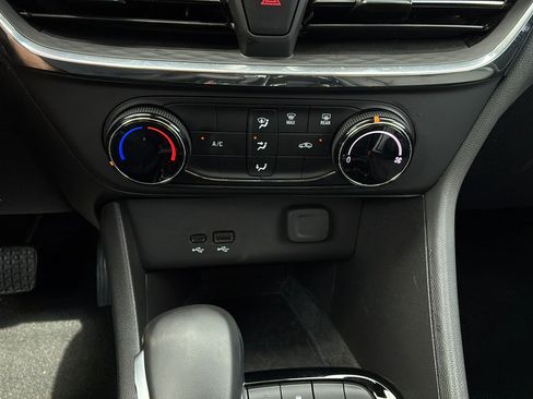 Used 2025 Buick Encore GX Preferred FWD image 22