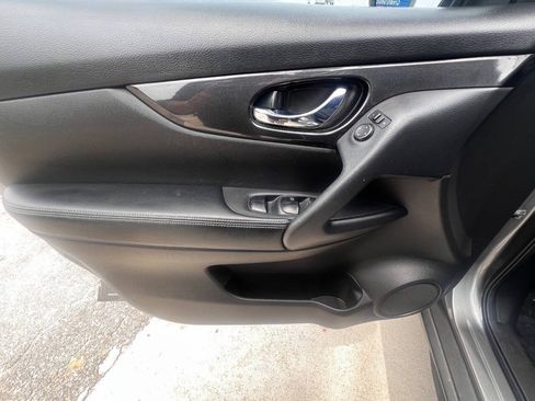 Used 2017 Nissan Rogue S FWD image 18