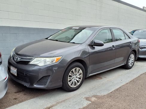 Used 2014 Toyota Camry LE FWD image 1