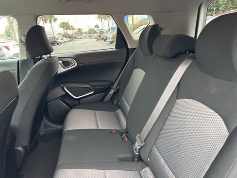 Used 2022 Kia Soul LX image 11