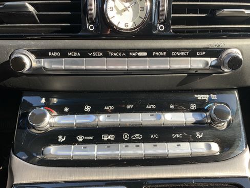 Used 2018 Genesis G90 3.3T Premium image 29