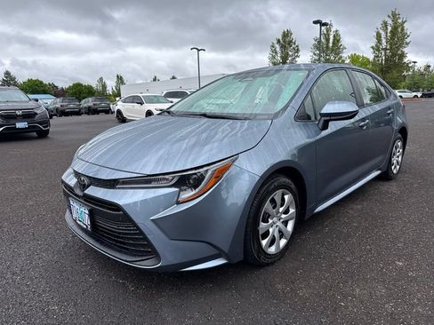 Used 2023 Toyota Corolla LE FWD image 3