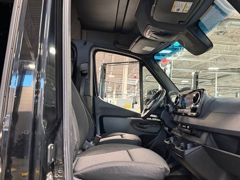 Used 2024 Mercedes-Benz Sprinter 2500 image 24